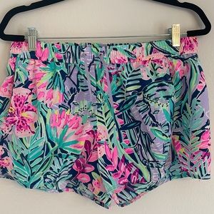 Lilly Pulitzer run around short style 3664